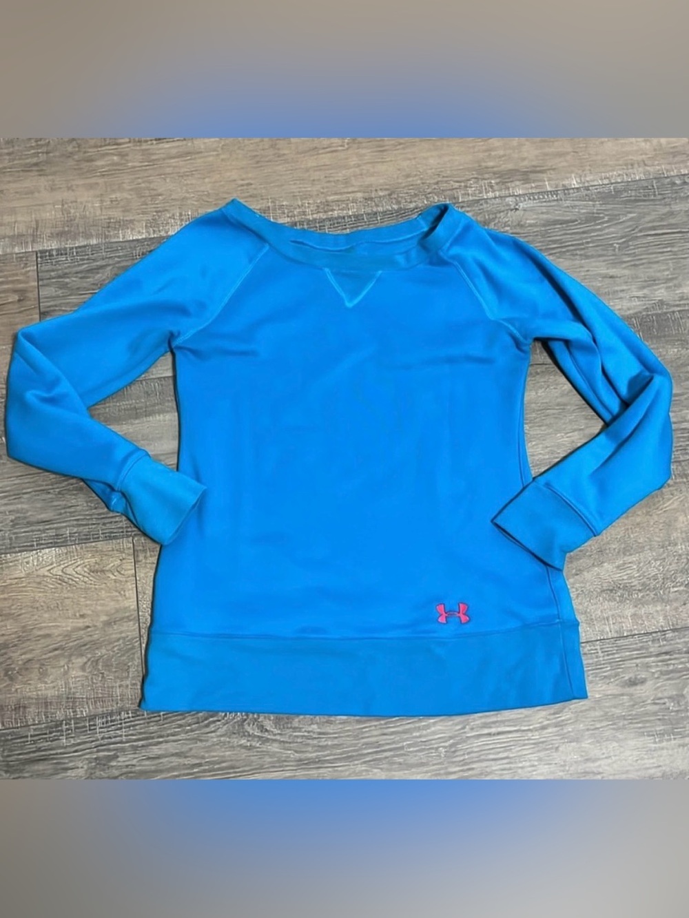 Under Armour Aqua Blue Ladies Medium Sweatshirt in Great used Condition
